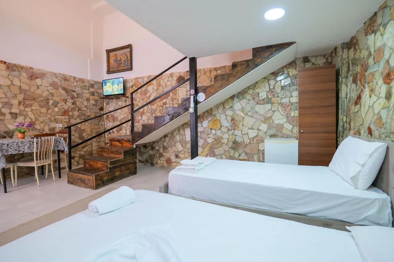 Garden Villa Lake Side&Glamping Ksamil 0*,
