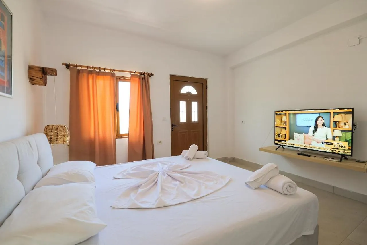 Apartahotel Garden Villa Lake Side&Glamping Ksamil