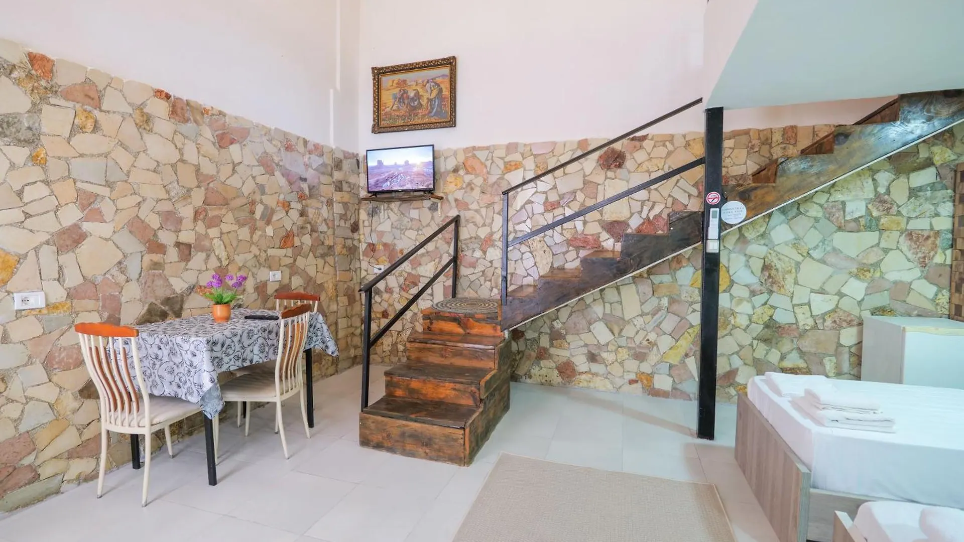 Apartahotel Garden Villa Lake Side&Glamping Ksamil