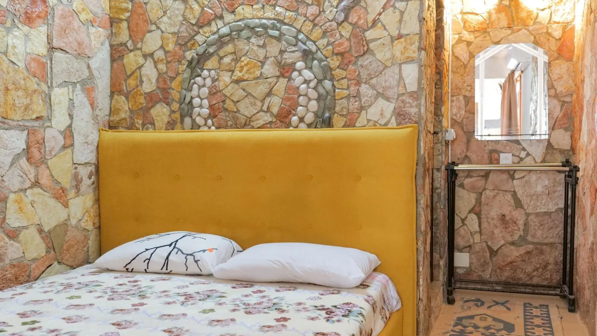 Apartahotel Garden Villa Lake Side&Glamping Ksamil