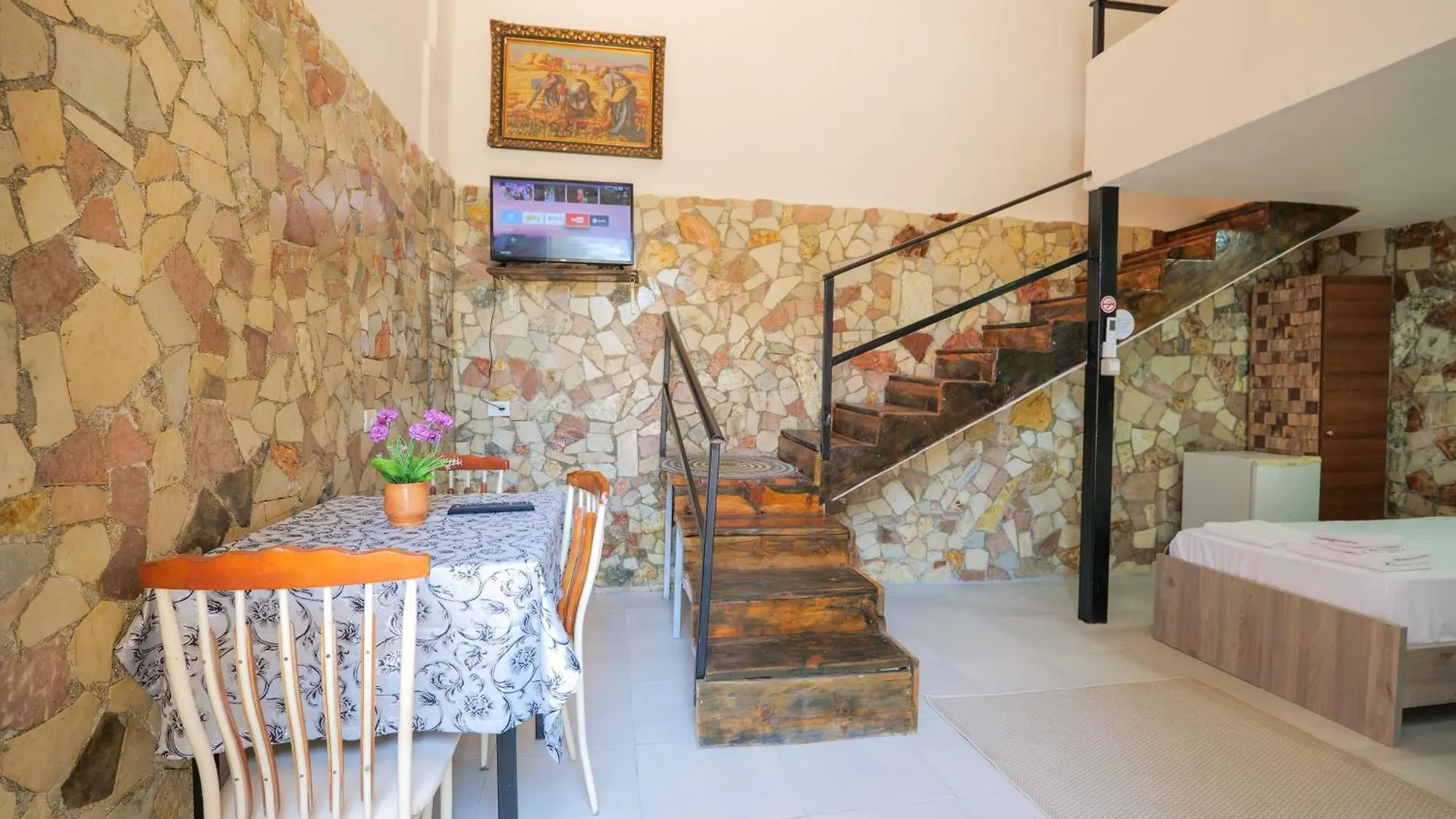 Apartahotel Garden Villa Lake Side&Glamping Ksamil