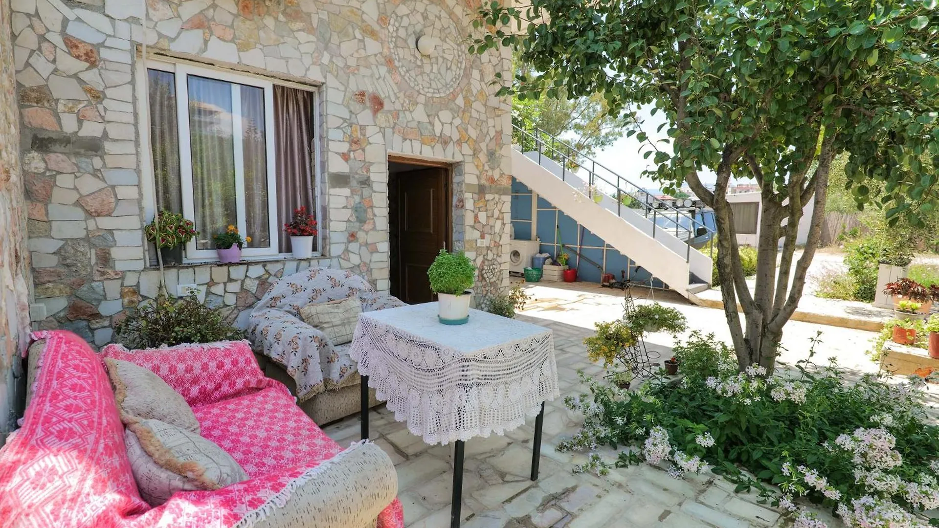 Garden Villa Lake Side&Glamping Ksamil 0*,  Albania