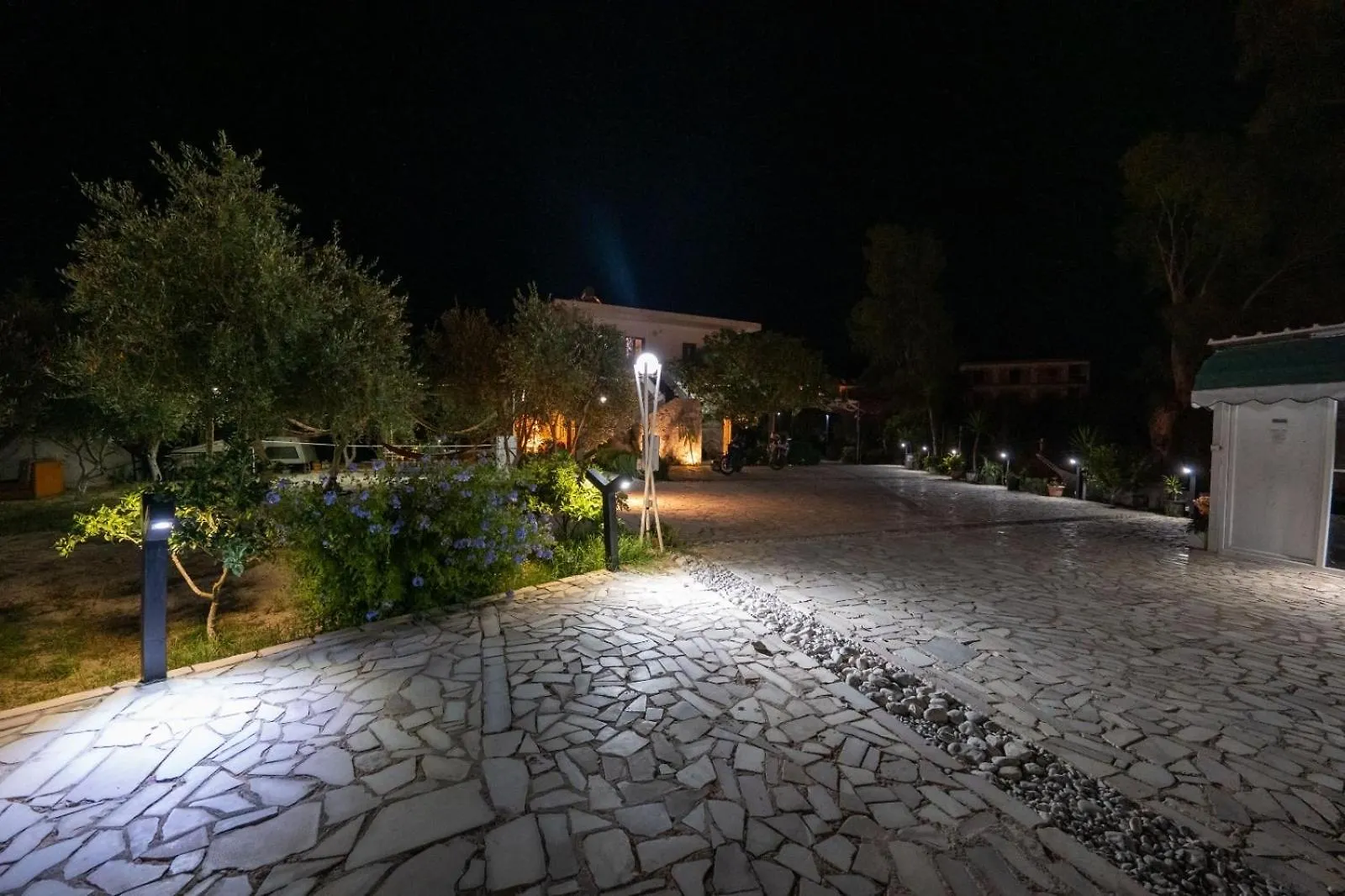 Apartahotel Garden Villa Lake Side&Glamping Ksamil Albania