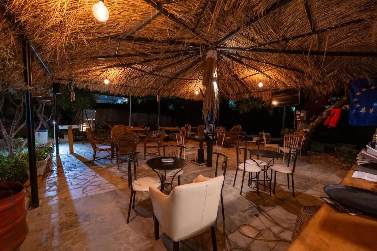 Garden Villa Lake Side&Glamping Ksamil Apartahotel