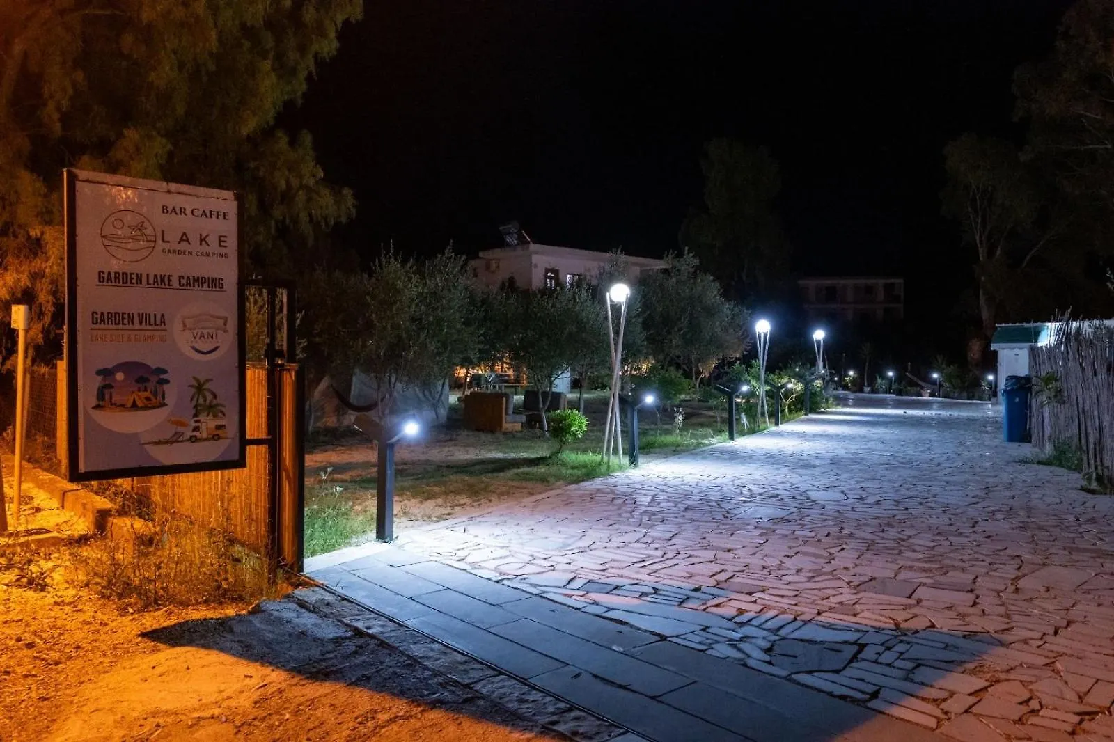 Garden Villa Lake Side&Glamping Ksamil 0*,