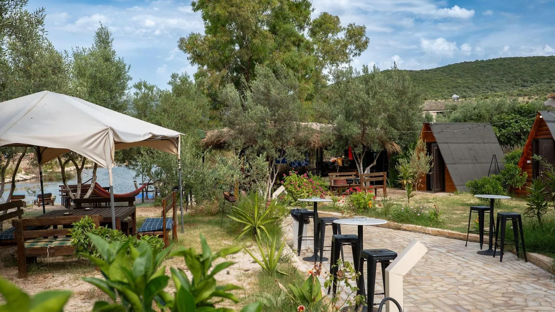 Apartahotel Garden Villa Lake Side&Glamping Ksamil