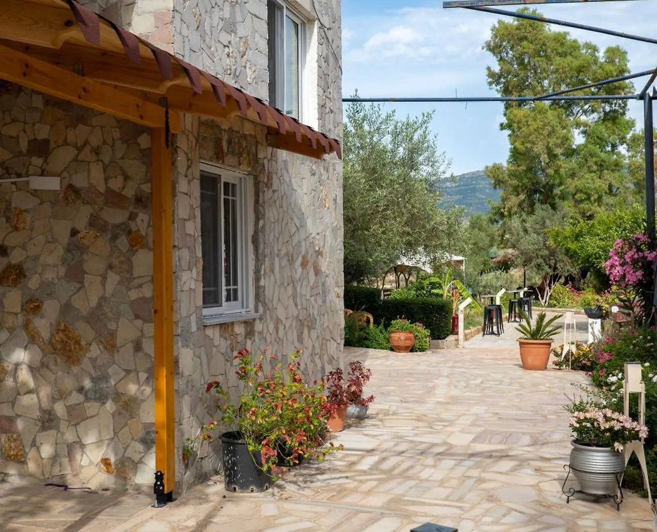Apartahotel Garden Villa Lake Side&Glamping Ksamil