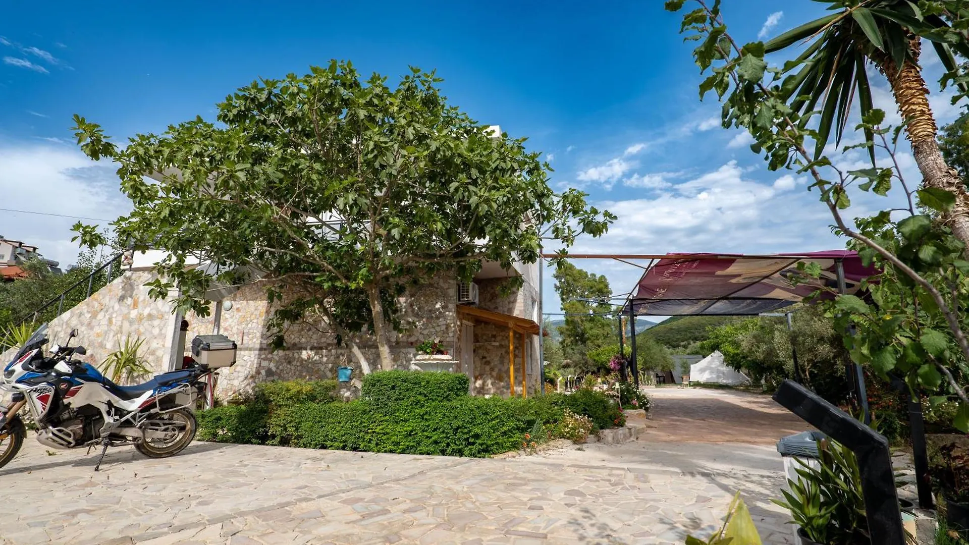 Garden Villa Lake Side&Glamping Ksamil 0*,  Albania