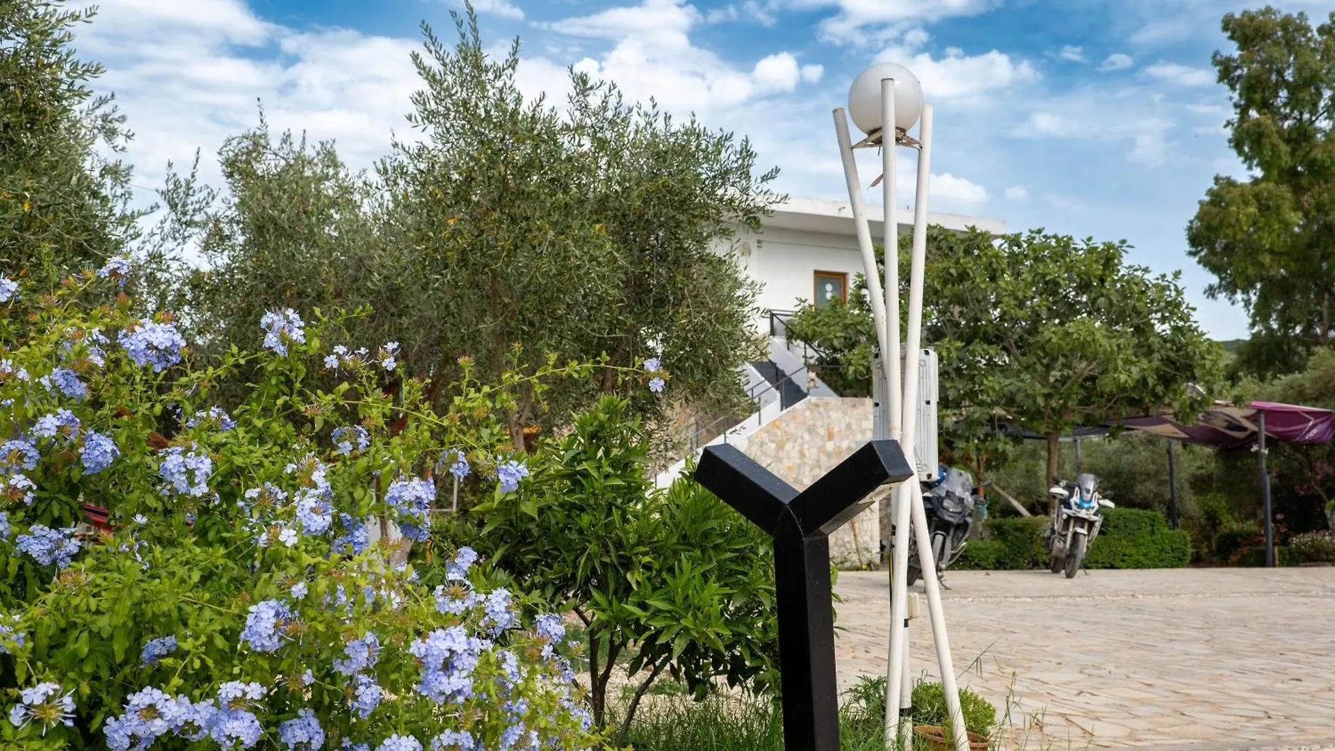 Apartahotel Garden Villa Lake Side&Glamping Ksamil Albania