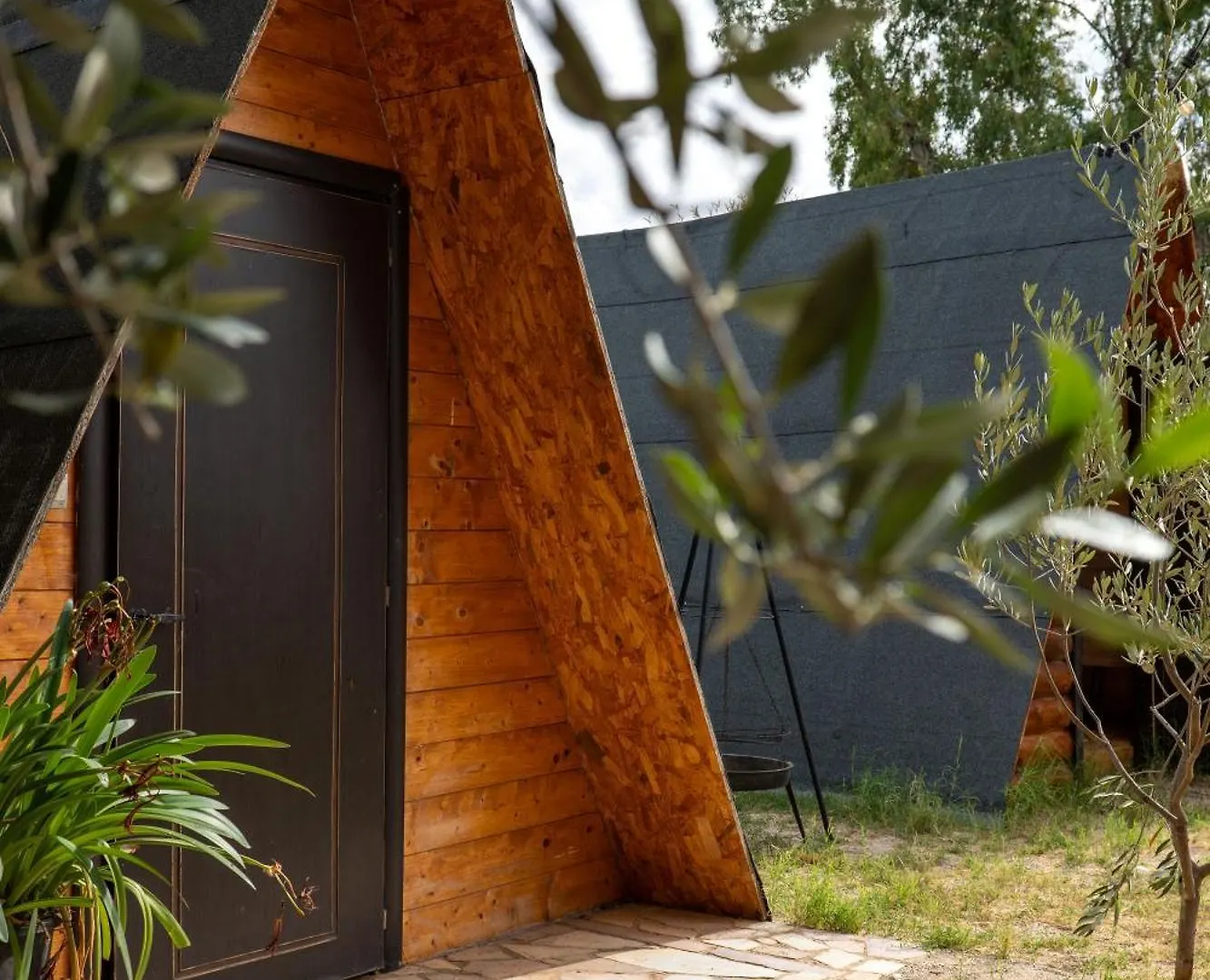 Garden Villa Lake Side&Glamping Ksamil Apartahotel