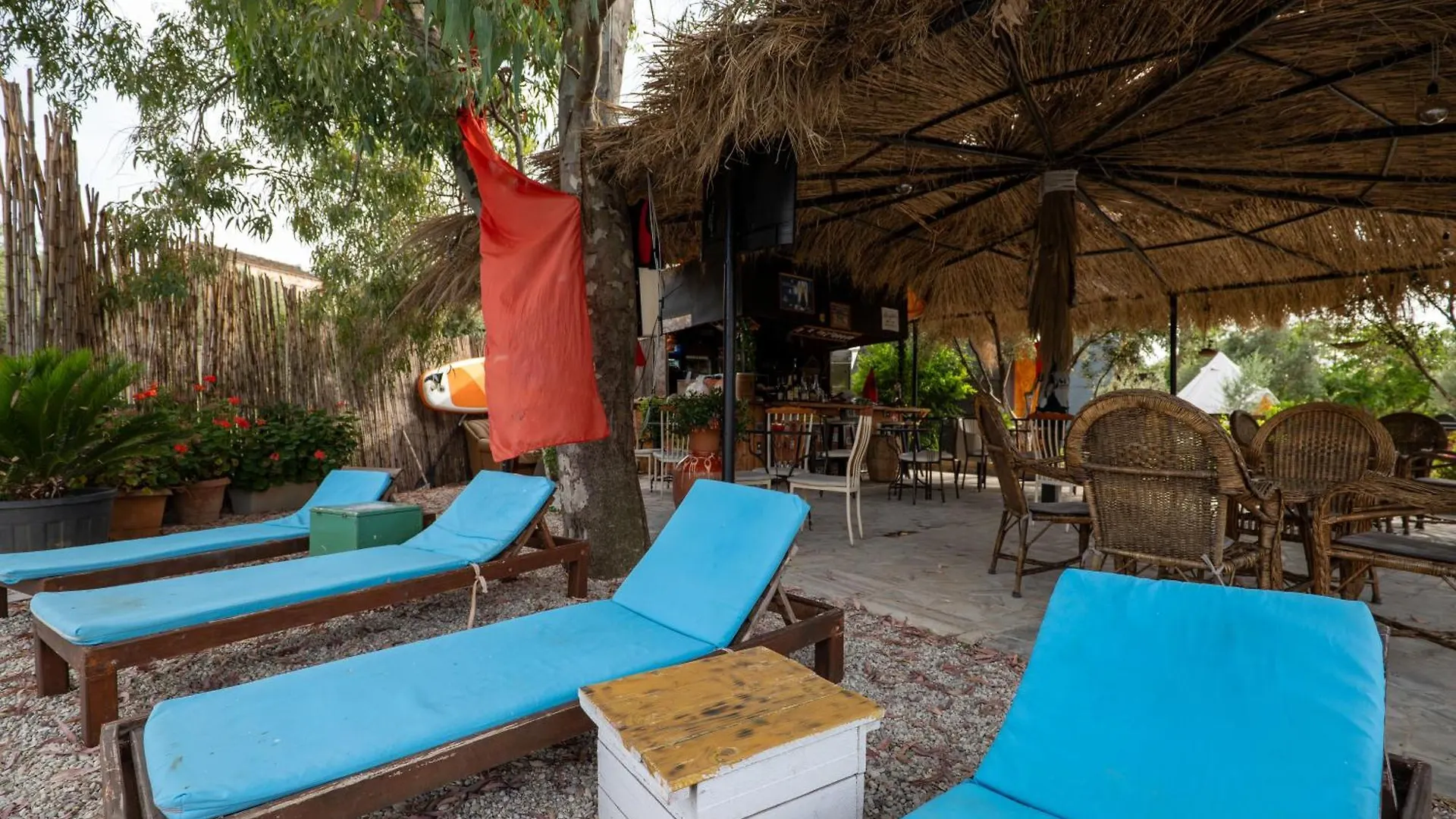 Garden Villa Lake Side&Glamping Ksamil Apartahotel