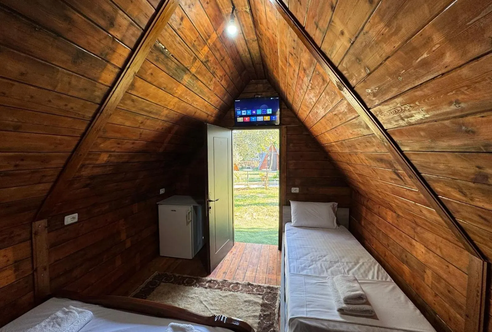 Apartahotel Garden Villa Lake Side&Glamping Ksamil
