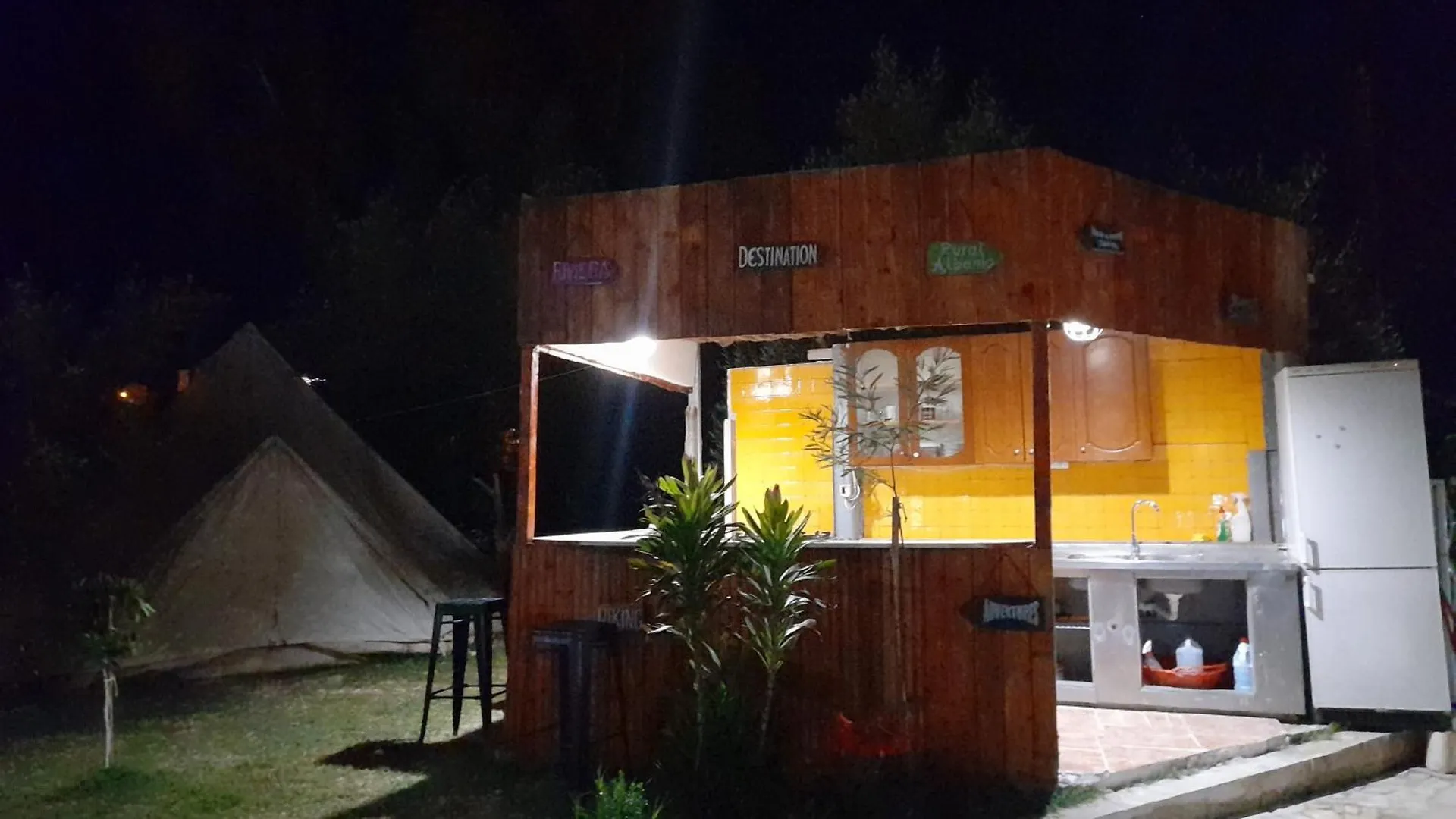 Garden Villa Lake Side&Glamping Ksamil Apartahotel
